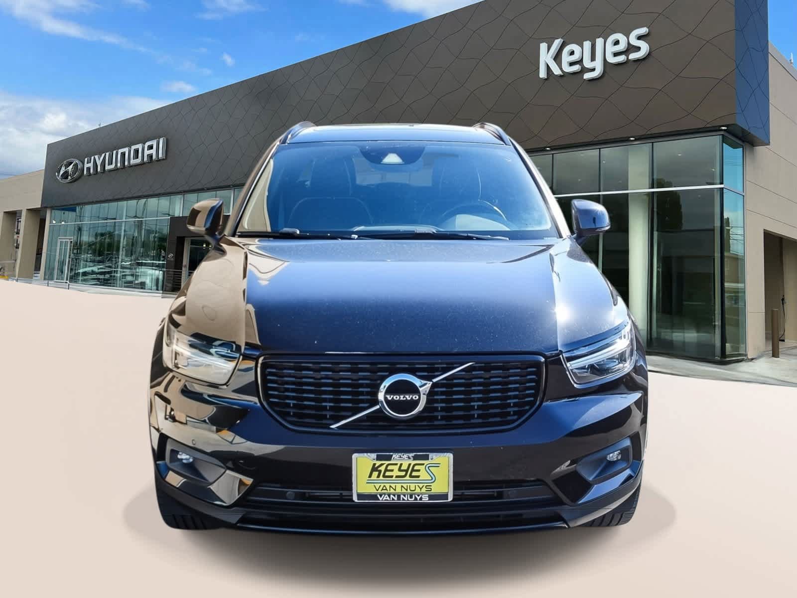 Used 2021 Volvo XC40 T5 R-Design AWD/4WD image 2