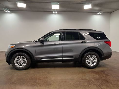 Used 2023 Ford Explorer XLT AWD/4WD image 6