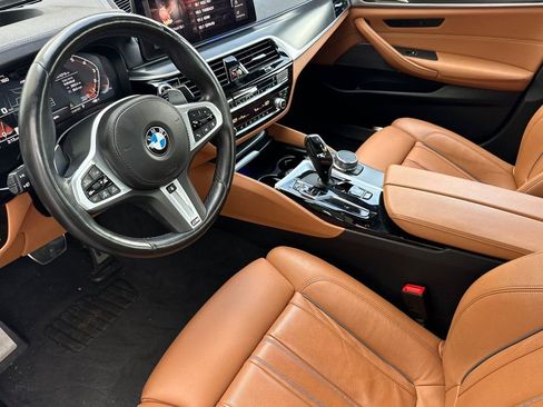 Used 2023 BMW M550i xDrive image 9