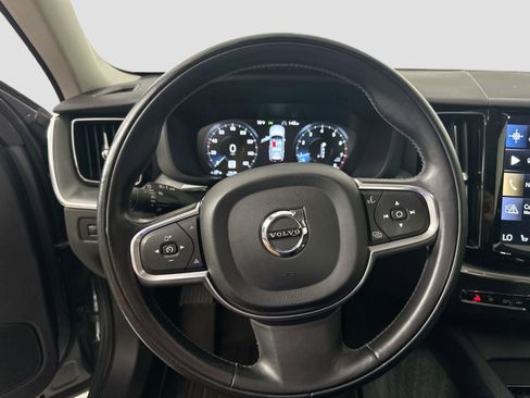 Used 2018 Volvo XC60 T6 Momentum w/ Convenience Package image 12