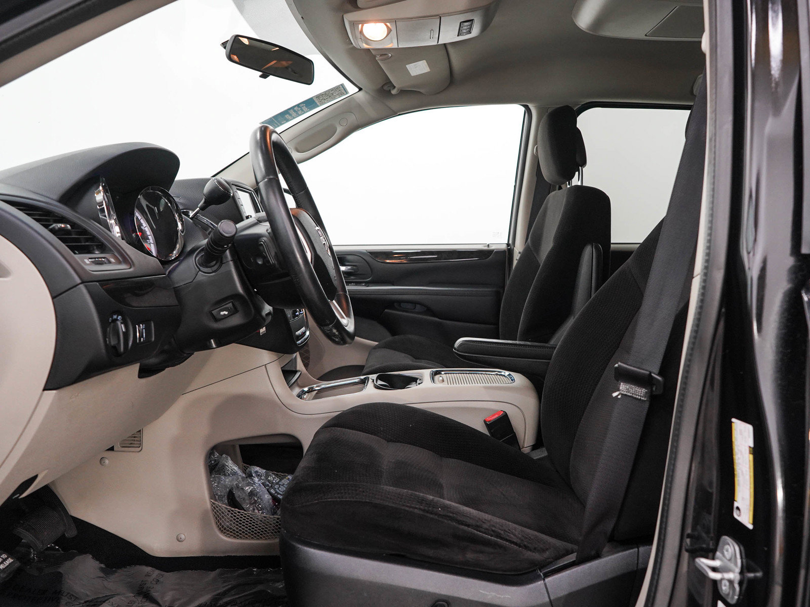 Used 2014 Dodge Grand Caravan SXT w/ Rear Park Assist Package FWD image 25