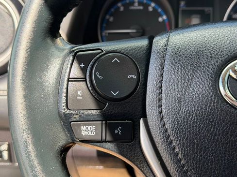 Used 2017 Toyota RAV4 XLE FWD image 12
