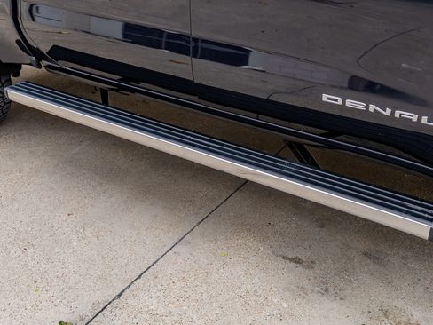 Used 2025 GMC Sierra 1500 Denali Ultimate image 13