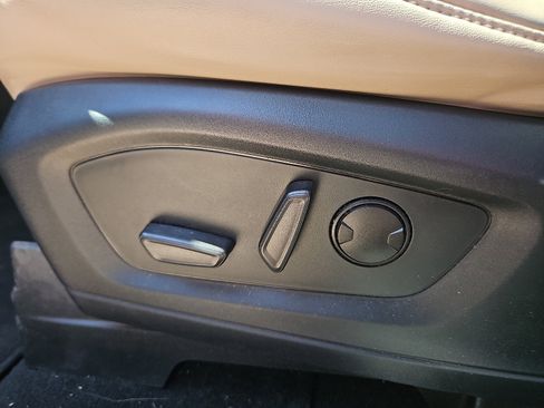 Used 2021 Ford Explorer XLT w/ Equipment Group 202A AWD/4WD image 15