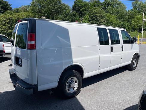 Used 2018 Chevrolet Express 2500 Extended w/ Driver Convenience Package RWD image 8