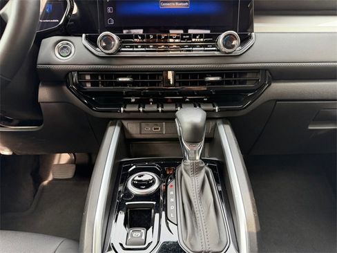 Used 2024 Chevrolet Colorado LT w/ LT Convenience Package III image 11