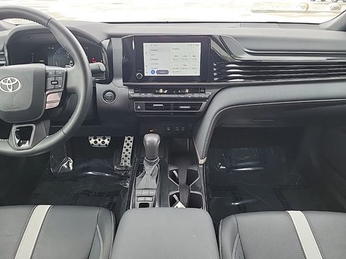 Used 2025 Toyota Camry SE FWD image 11