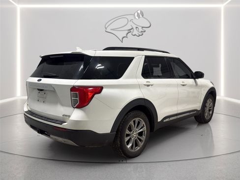 Used 2022 Ford Explorer XLT w/ Equipment Group 202A AWD/4WD image 5