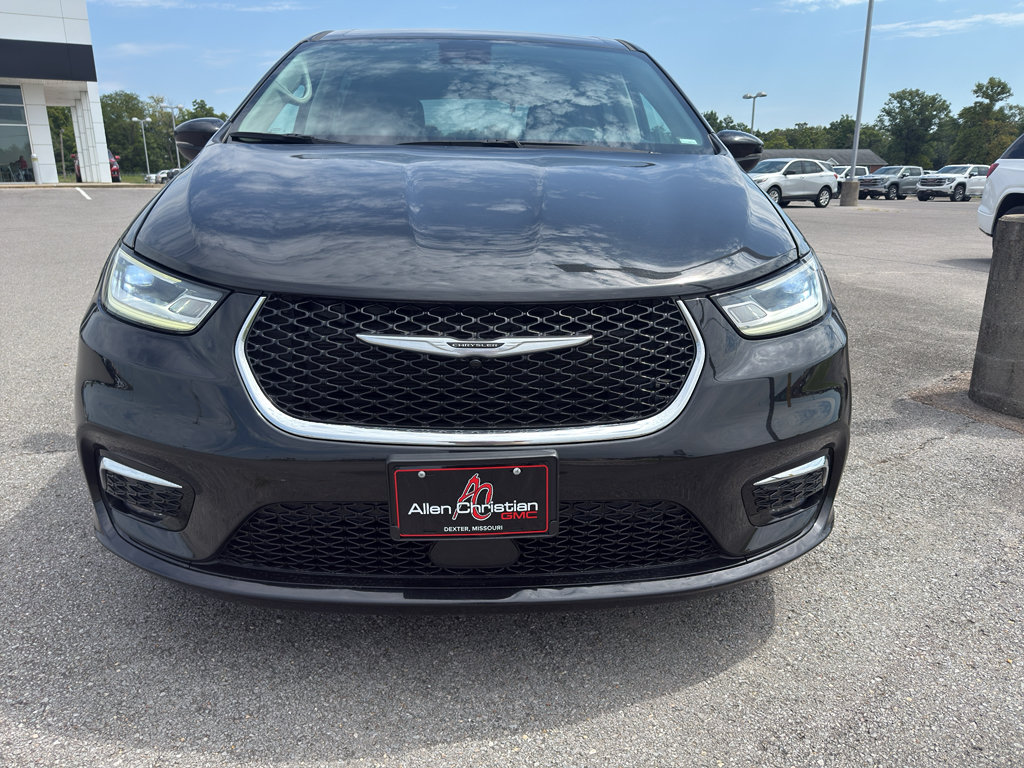 Used 2023 Chrysler Pacifica Touring-L FWD image 4