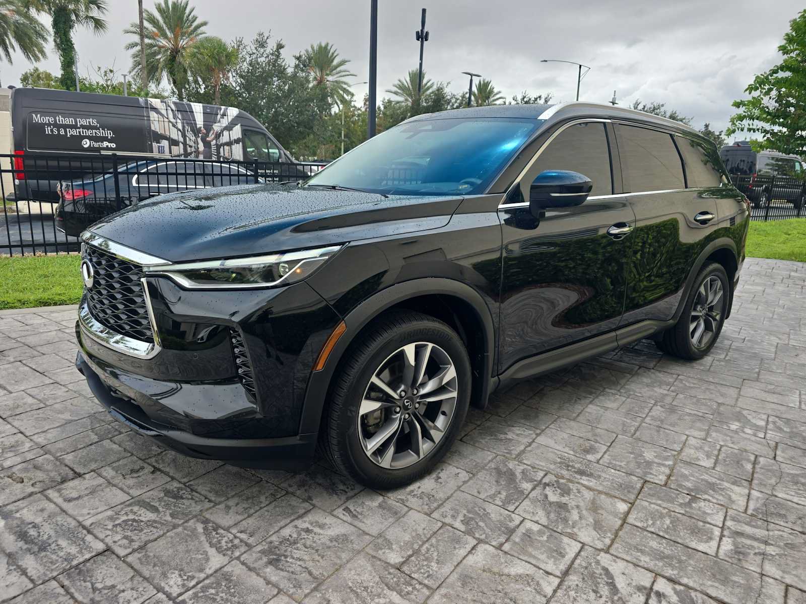 Certified 2024 INFINITI QX60 Luxe w/ Vision Package FWD image 7