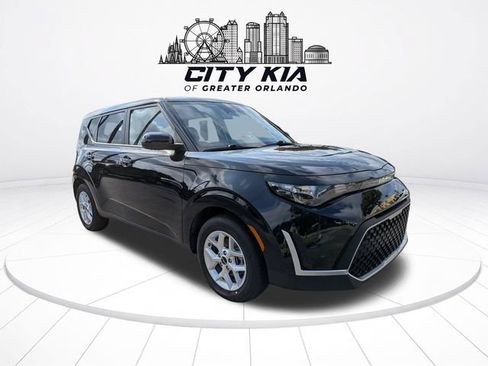 Certified 2025 Kia Soul LX w/ LX Technology Package FWD image 8