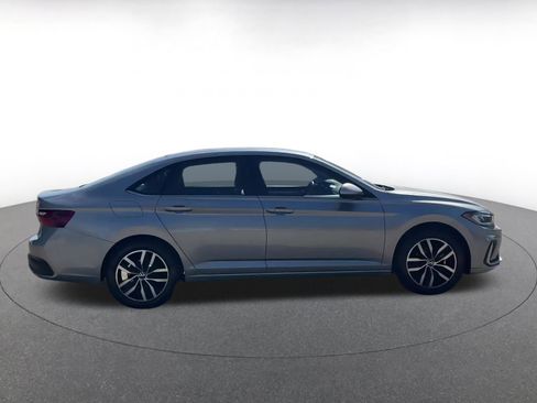 Used 2025 Volkswagen Jetta SE image 15