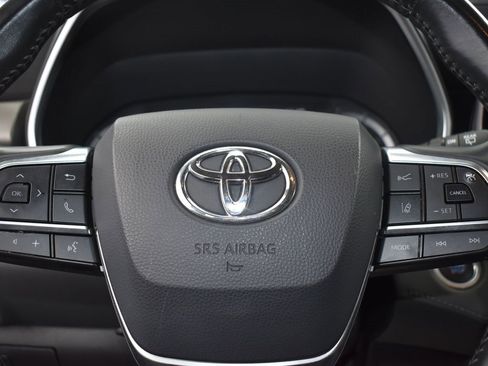 Used 2021 Toyota Highlander XLE image 8