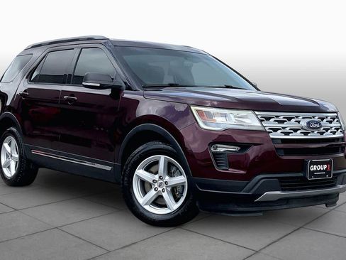 Used 2019 Ford Explorer XLT w/ Equipment Group 201A FWD image 3