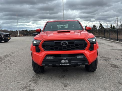 Used 2024 Toyota Tacoma TRD Sport image 2