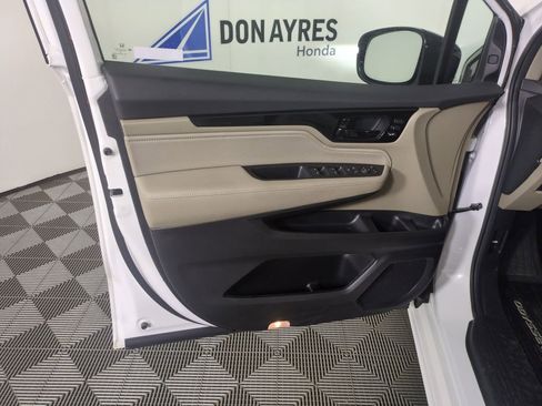 Certified 2024 Honda Odyssey Elite image 13