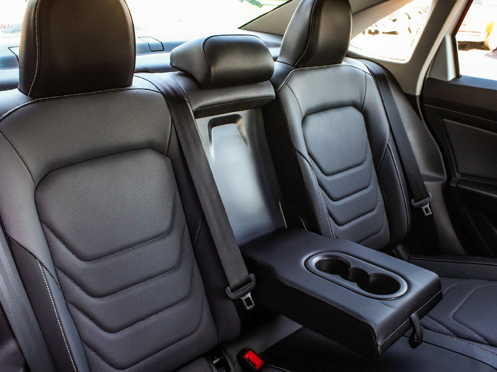 Used 2025 Volkswagen Jetta SEL FWD image 38