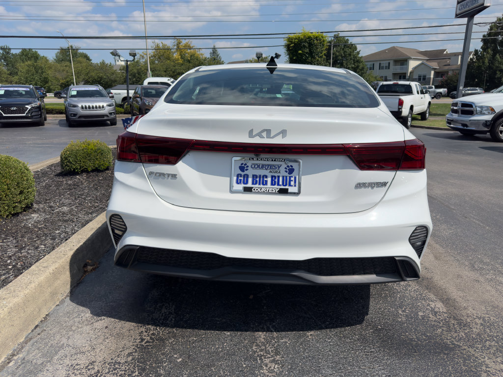 Used 2024 Kia Forte LXS w/ LXS Technology Package FWD image 6