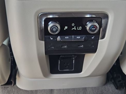 Used 2025 GMC Yukon XL Denali w/ Denali Reserve Package AWD/4WD image 31