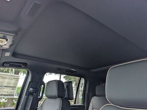 New 2026 Chevrolet Suburban Premier AWD/4WD image 22