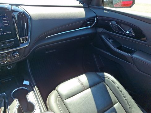 Used 2023 Chevrolet Traverse RS image 17