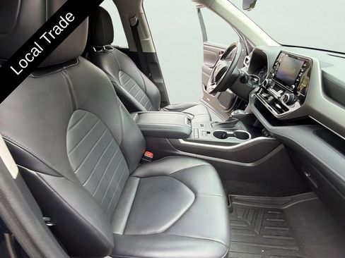 Used 2021 Toyota Highlander XLE FWD image 39