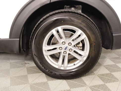 Used 2024 Ford Explorer XLT w/ Equipment Group 202A image 19