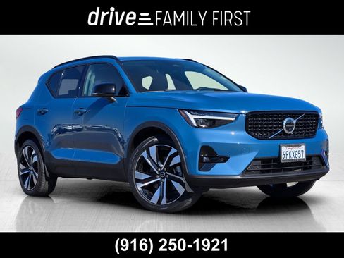 Used 2023 Volvo XC40 B5 Ultimate w/ Protection Package Premier AWD/4WD image 1