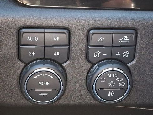 Used 2024 Chevrolet Silverado 1500 LT Trail Boss w/ LT Trail Boss Premium Package AWD/4WD image 32