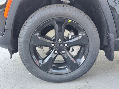 New 2025 Jeep Grand Cherokee Limited w/ Luxury Tech Group II image 10