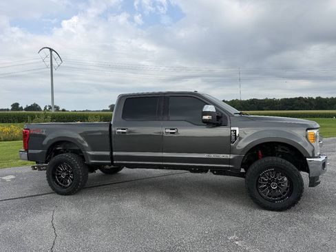 Used 2017 Ford F250 XLT w/ XLT Premium Package AWD/4WD image 5