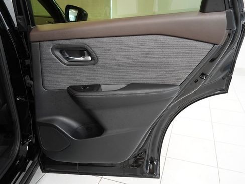 Used 2023 Nissan Rogue SV AWD/4WD image 28