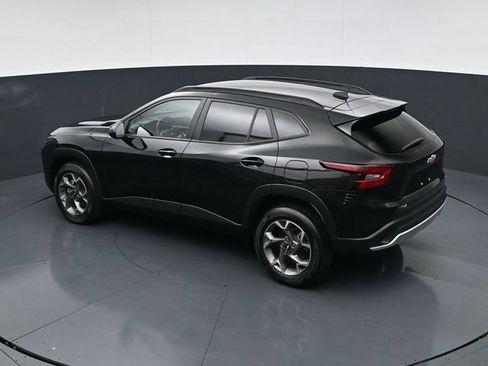 Used 2025 Chevrolet Trax LT w/ LT Convenience Package FWD image 36