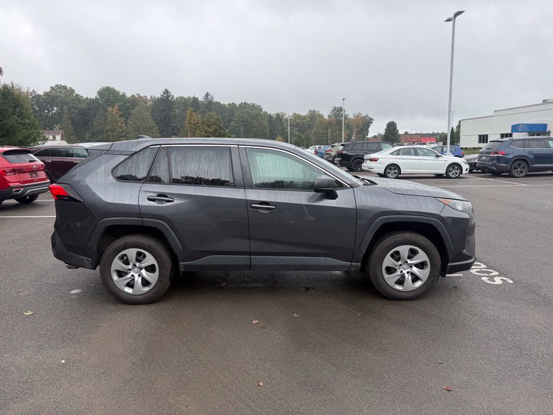 Used 2022 Toyota RAV4 LE FWD image 11