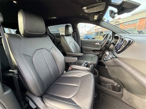 New 2026 Chrysler Voyager LX image 34