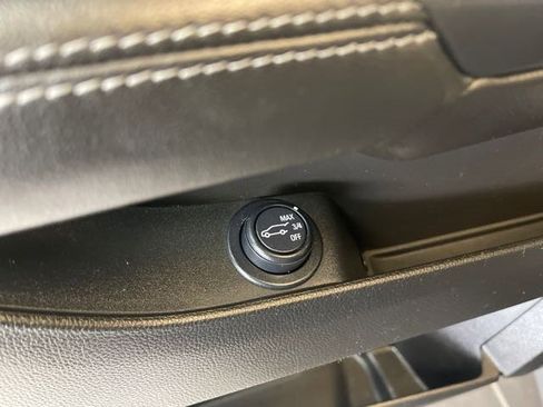 Used 2014 Cadillac SRX Luxury image 11