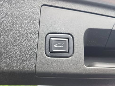 Used 2023 Cadillac XT4 Luxury FWD image 8