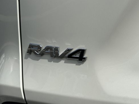 Used 2022 Toyota RAV4 XLE Premium AWD/4WD image 27
