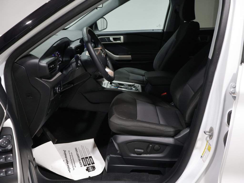 Used 2024 Ford Explorer XLT AWD/4WD image 11