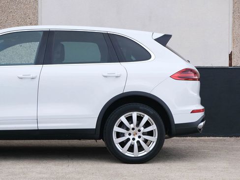 Used 2016 Porsche Cayenne image 8