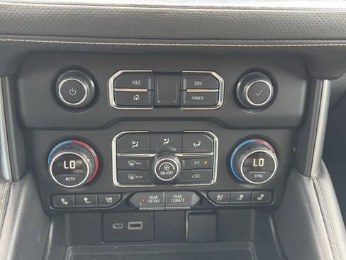 Used 2021 Chevrolet Suburban Premier RWD image 7