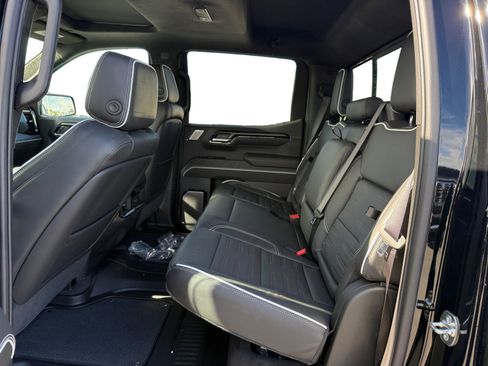 New 2026 GMC Sierra 1500 AT4X w/ LPO, Black Badging Package AWD/4WD image 16