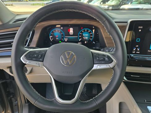 Used 2024 Volkswagen Atlas SE FWD image 11