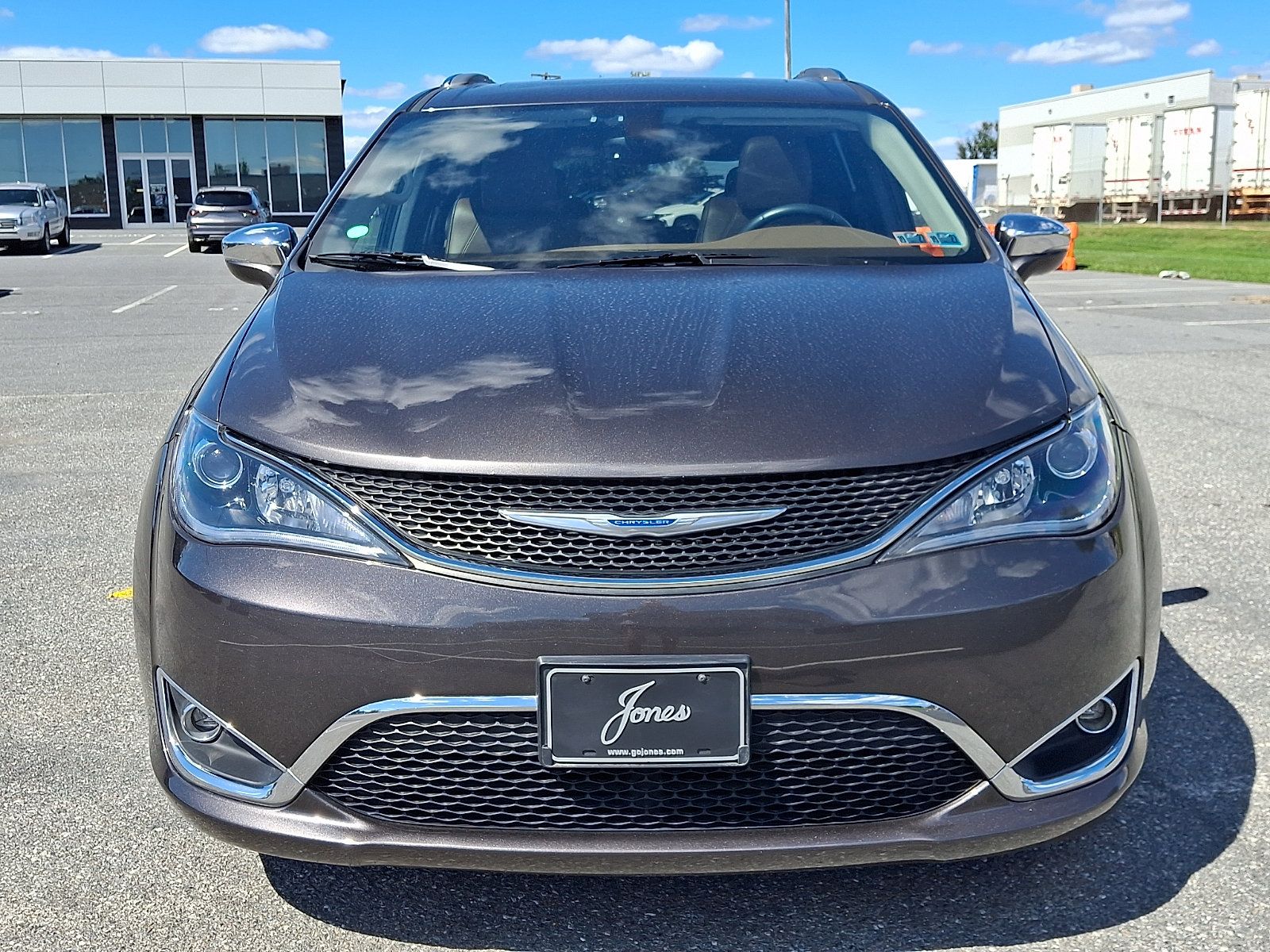 Used 2018 Chrysler Pacifica Limited FWD image 2
