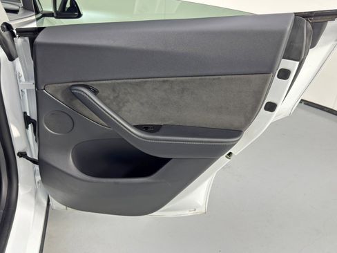 Used 2021 Tesla Model Y 2WD image 46