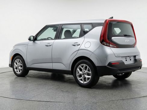 Used 2025 Kia Soul LX w/ LX Technology Package FWD image 6