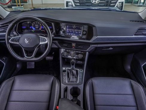 Used 2024 Volkswagen Jetta SE FWD image 17
