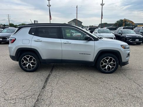 Used 2025 Jeep Compass Limited AWD/4WD image 11