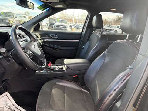 Used 2018 Ford Explorer XLT w/ Equipment Group 202A image 14