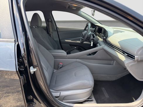 Used 2024 Hyundai Elantra SE FWD image 18